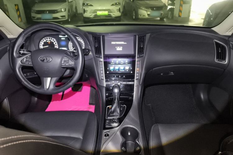 Used Infiniti Q50L 2016 2.0T Enjoyment Edition Center Console