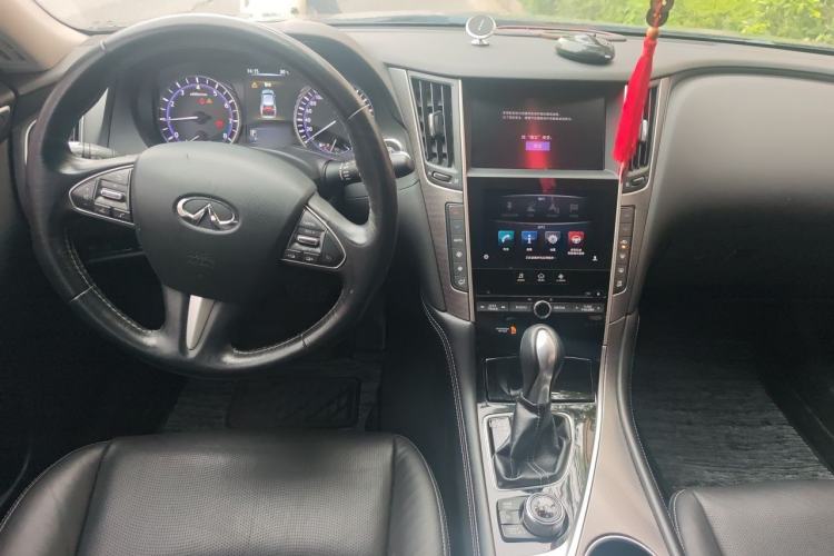 Used Infiniti Q50L 2016 2.0T Enjoyment Edition Center Console