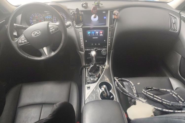 Used Infiniti Q50L 2016 2.0T Comfort Edition Center Console