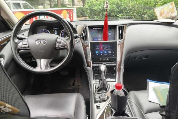 Used Infiniti Q50L 2016 2.0T Luxury Edition Center Console