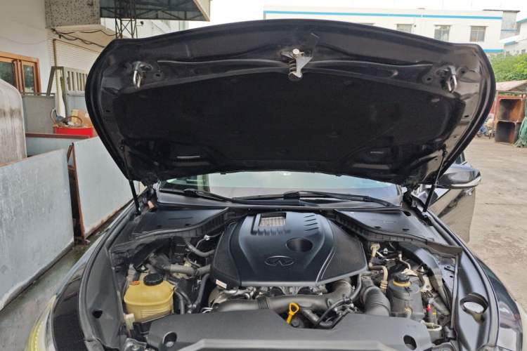 Used Infiniti Q50L 2016 2.0T Enjoyment Edition Engine Bay