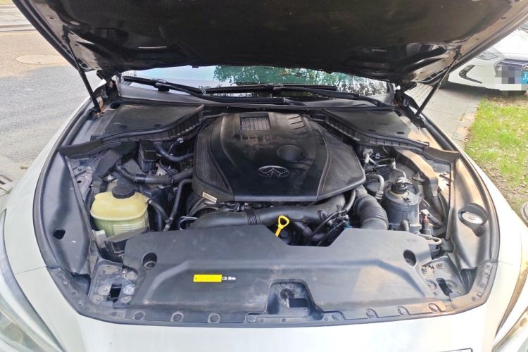 Used Infiniti Q50L 2016 2.0T Enjoyment Edition Engine Bay