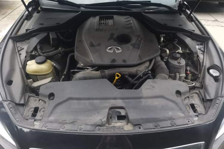 Used Infiniti Q50L 2016 2.0T Enjoyment Edition Engine Bay