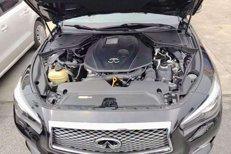 Used Infiniti Q50L 2016 2.0T Enjoyment Edition Engine Bay