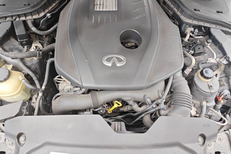 Used Infiniti Q50L 2016 2.0T Enjoyment Edition Engine Bay