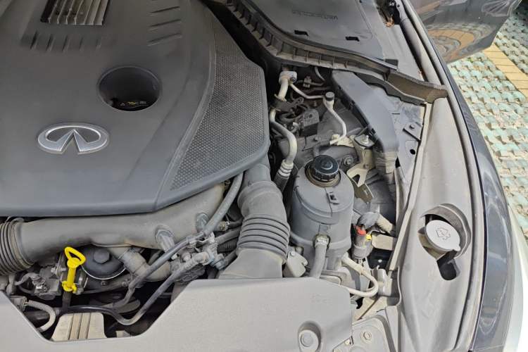 Used Infiniti Q50L 2016 2.0T Enjoyment Edition Engine Bay Left