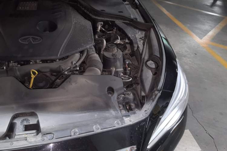 Used Infiniti Q50L 2016 2.0T Comfort Edition Engine Bay Left
