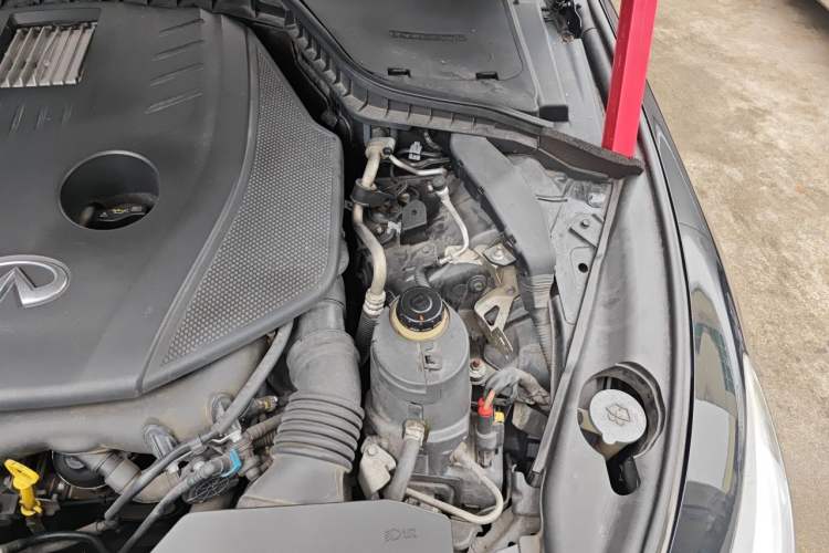 Used Infiniti Q50L 2016 2.0T Enjoyment Edition Engine Bay Left