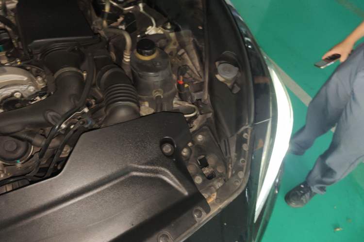 Used Infiniti Q50L 2016 2.0T Comfort Edition Engine Bay Left