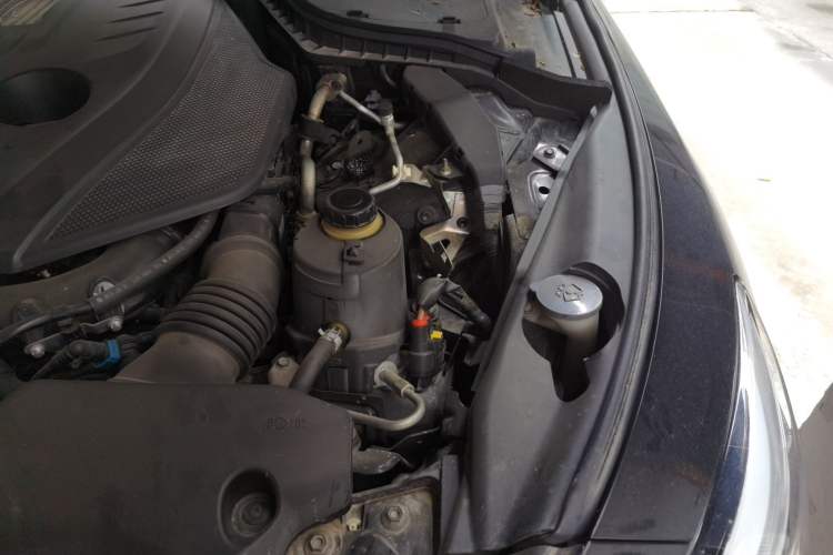 Used Infiniti Q50L 2016 2.0T Enjoyment Edition Engine Bay Left