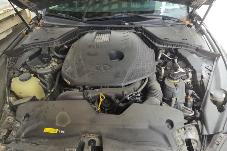 Used Infiniti Q50L 2016 2.0T Enjoyment Edition Engine Bay