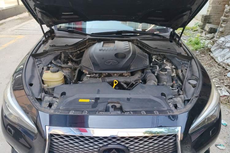 Used Infiniti Q50L 2016 2.0T Enjoyment Edition Engine Bay