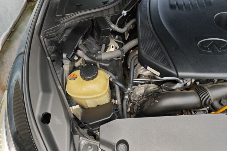 Used Infiniti Q50L 2016 2.0T Enjoyment Edition Engine Bay Right