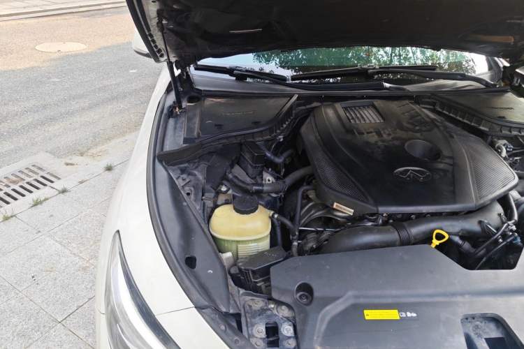 Used Infiniti Q50L 2016 2.0T Enjoyment Edition Engine Bay Right