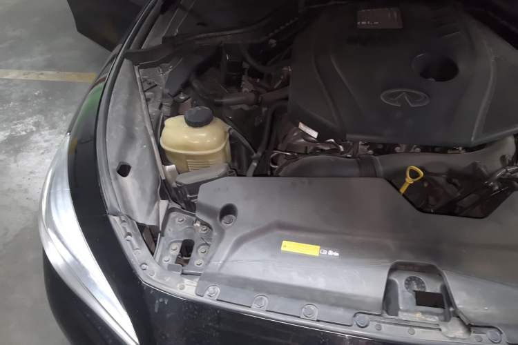 Used Infiniti Q50L 2016 2.0T Comfort Edition Engine Bay Right