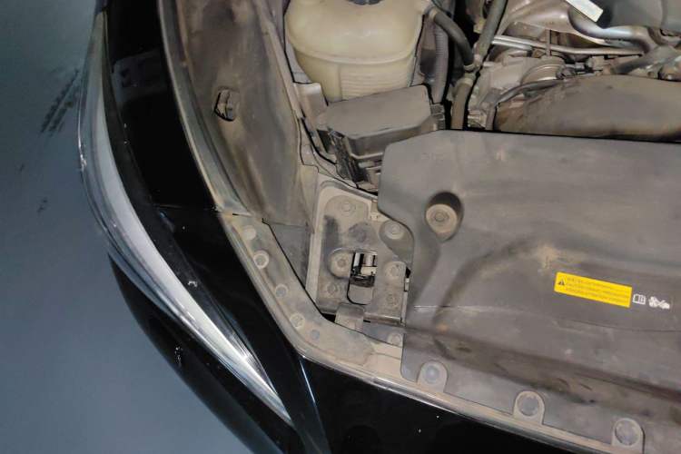 Used Infiniti Q50L 2016 2.0T Ambition Edition Engine Bay Right