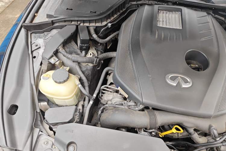 Used Infiniti Q50L 2016 2.0T Enjoyment Edition Engine Bay Right
