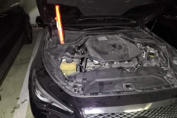 Used Infiniti Q50L 2016 2.0T Enjoyment Edition Engine Bay Right