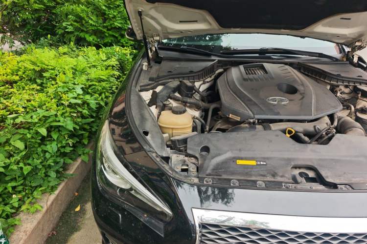 Used Infiniti Q50L 2016 2.0T Enjoyment Edition Engine Bay Right