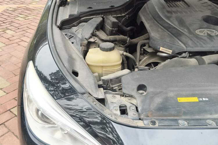 Used Infiniti Q50L 2016 2.0T Comfort Edition Engine Bay Right