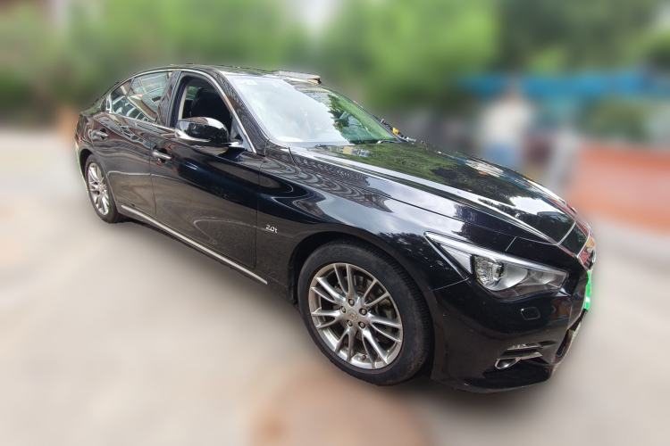 Used Infiniti Q50L 2016 2.0T Luxury Edition Front Right 45 Deg