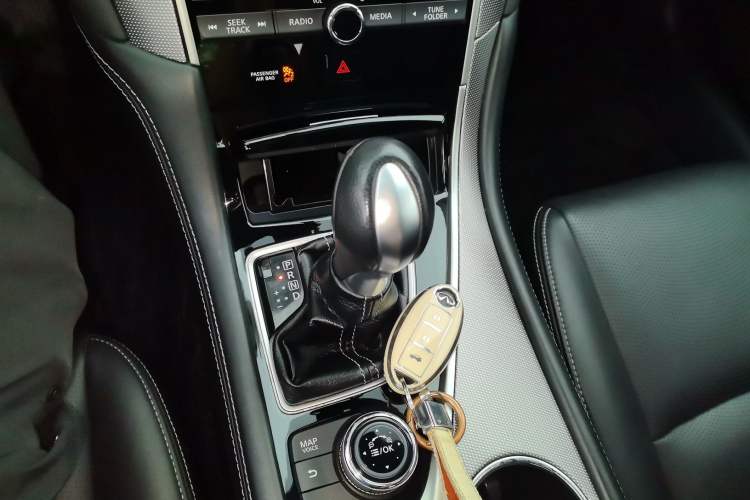 Used Infiniti Q50L 2016 2.0T Enjoyment Edition Gear Lever