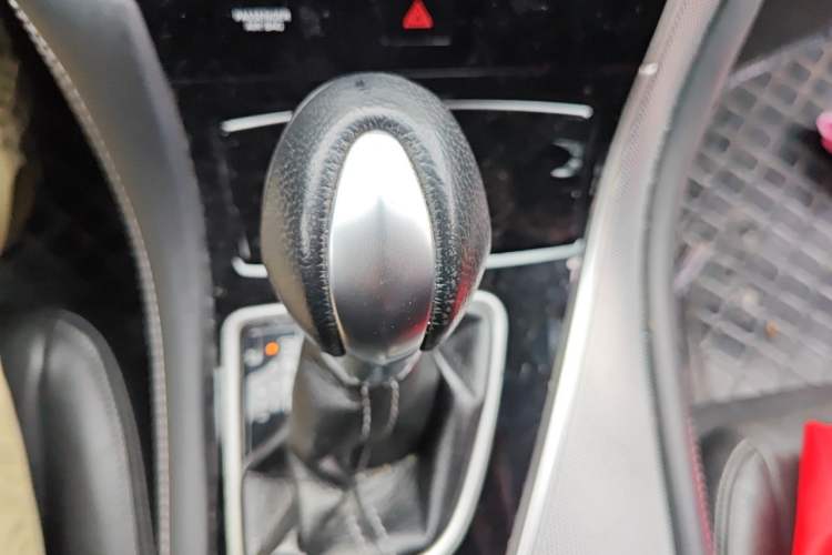 Used Infiniti Q50L 2016 2.0T Enjoyment Edition Gear Lever