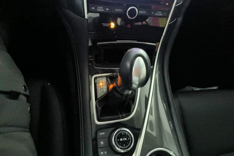 Used Infiniti Q50L 2016 2.0T Comfort Edition Gear Lever