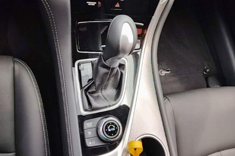 Used Infiniti Q50L 2016 2.0T Enjoyment Edition Gear Lever