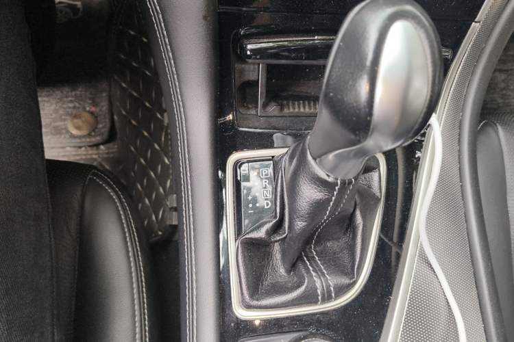 Used Infiniti Q50L 2016 2.0T Enjoyment Edition Gear Lever