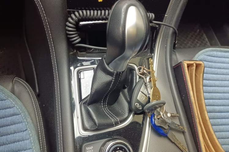 Used Infiniti Q50L 2016 2.0T Enjoyment Edition Gear Lever