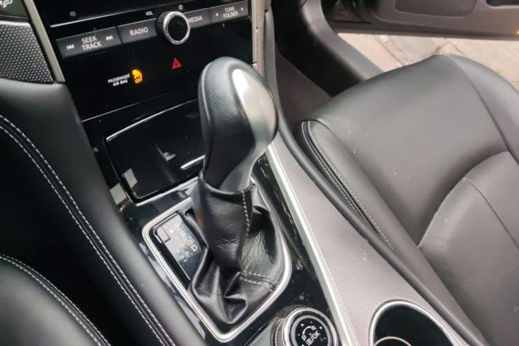 Used Infiniti Q50L 2016 2.0T Enjoyment Edition Gear Lever