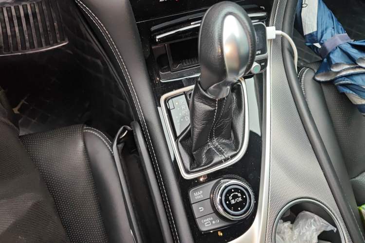 Used Infiniti Q50L 2016 2.0T Enjoyment Edition Gear Lever