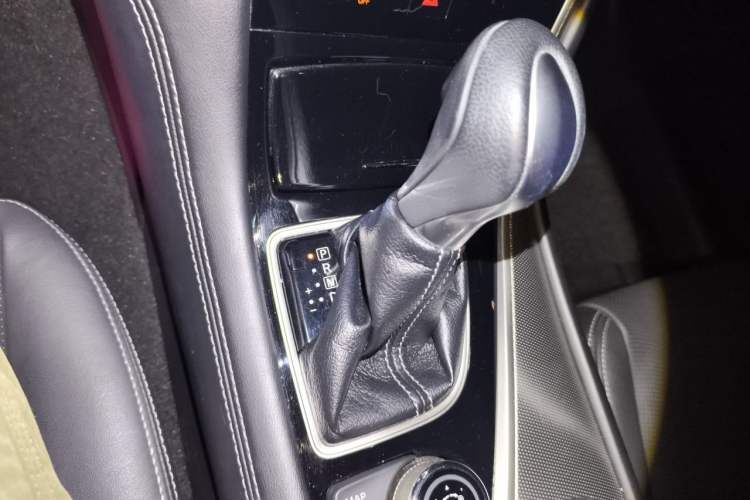 Used Infiniti Q50L 2016 2.0T Enjoyment Edition Gear Lever