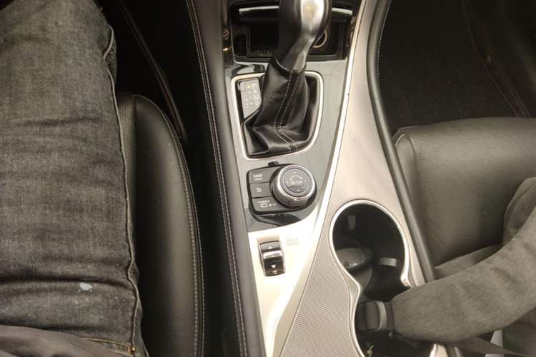 Used Infiniti Q50L 2016 2.0T Ambition Edition Gear Lever