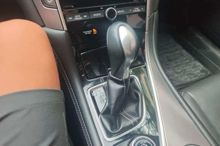 Used Infiniti Q50L 2016 2.0T Enjoyment Edition Gear Lever