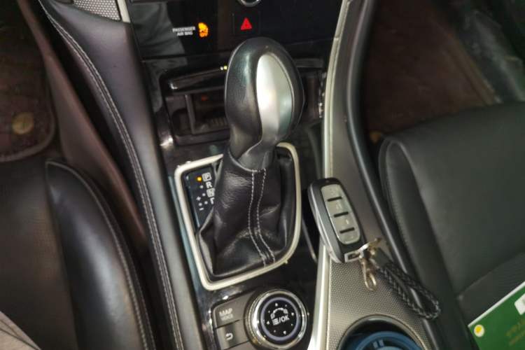 Used Infiniti Q50L 2016 2.0T Enjoyment Edition Gear Lever