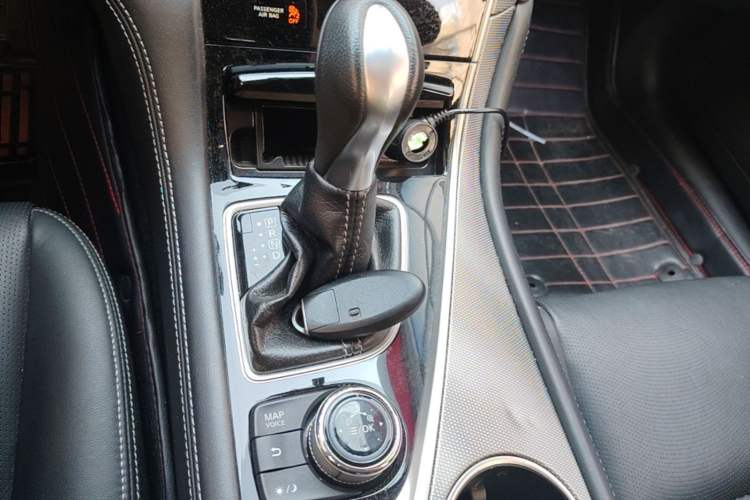 Used Infiniti Q50L 2016 2.0T Enjoyment Edition Gear Lever
