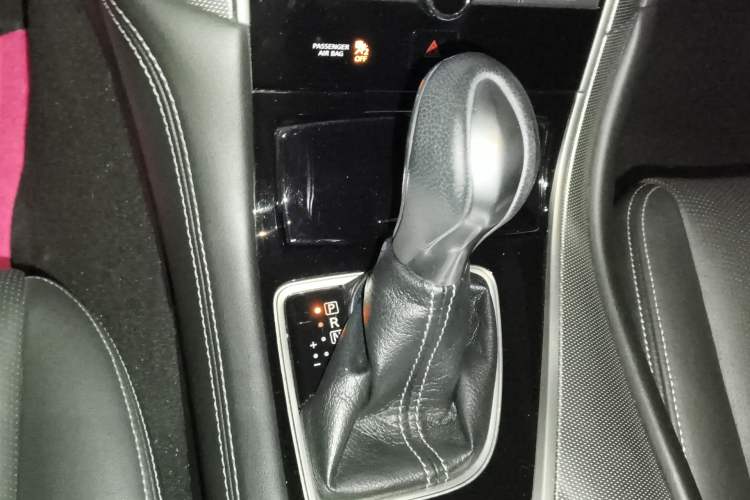 Used Infiniti Q50L 2016 2.0T Enjoyment Edition Gear Lever