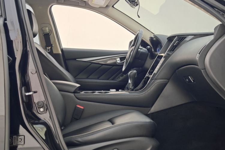 Used Infiniti Q50L 2016 2.0T Comfort Edition Interior 4