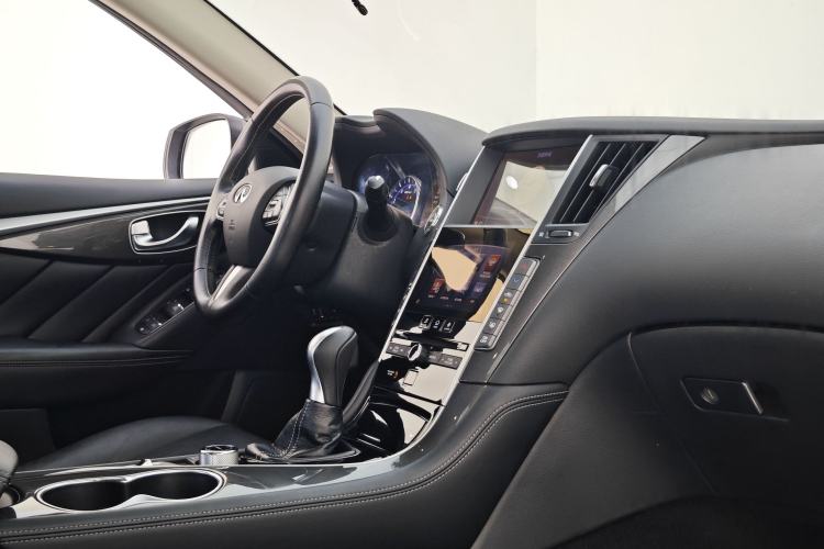 Used Infiniti Q50L 2016 2.0T Comfort Edition Interior 5