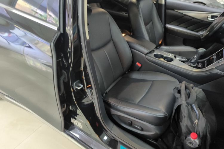 Used Infiniti Q50L 2016 2.0T Enjoyment Edition Interior 8