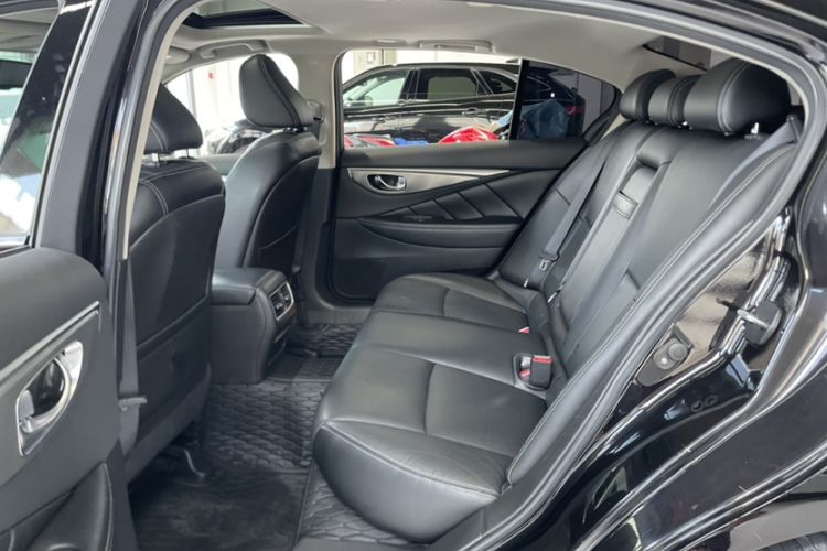 Used Infiniti Q50L 2016 2.0T Enjoyment Edition Interior 9