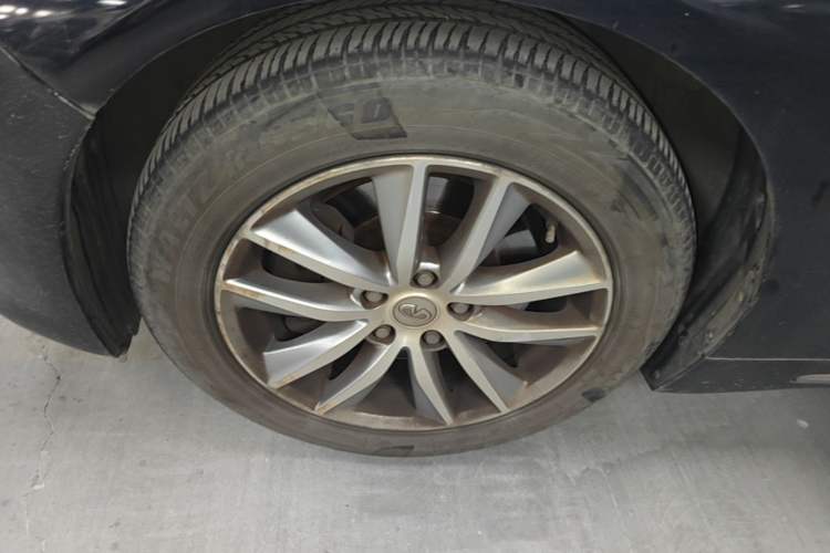 Used Infiniti Q50L 2016 2.0T Comfort Edition Left Front Wheel Hub