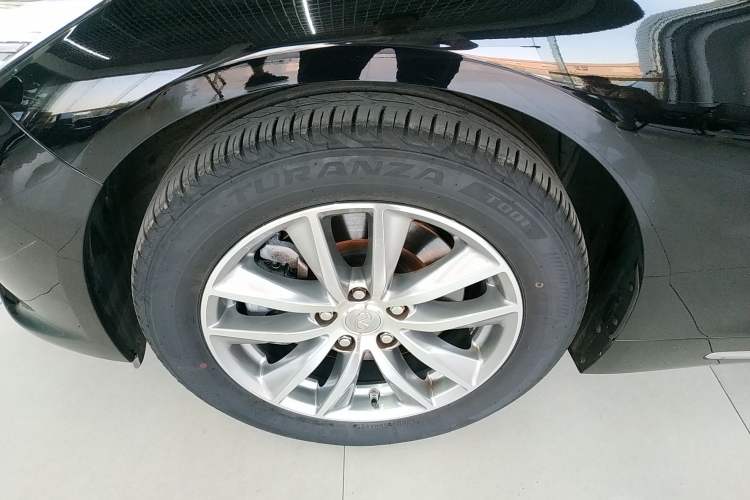 Used Infiniti Q50L 2016 2.0T Comfort Edition Left Front Wheel Hub