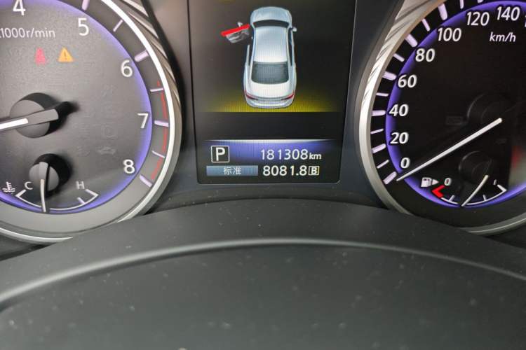 Used Infiniti Q50L 2016 2.0T Enjoyment Edition Odometer Close Up