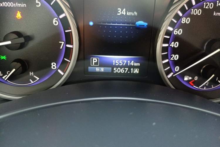 Used Infiniti Q50L 2016 2.0T Comfort Edition Odometer Close Up