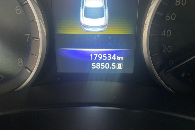 Used Infiniti Q50L 2016 2.0T Enjoyment Edition Odometer Close Up