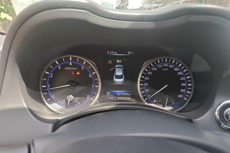 Used Infiniti Q50L 2016 2.0T Comfort Edition Odometer Close Up