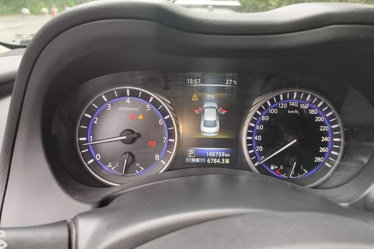 Used Infiniti Q50L 2016 2.0T Enjoyment Edition Odometer Close Up